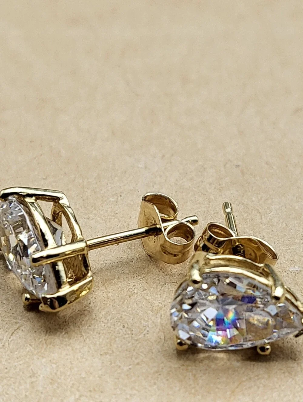14K Gold w/Teardrop/Pear Crystal Stud Earrings - Elegant Classic Timeless Unisex